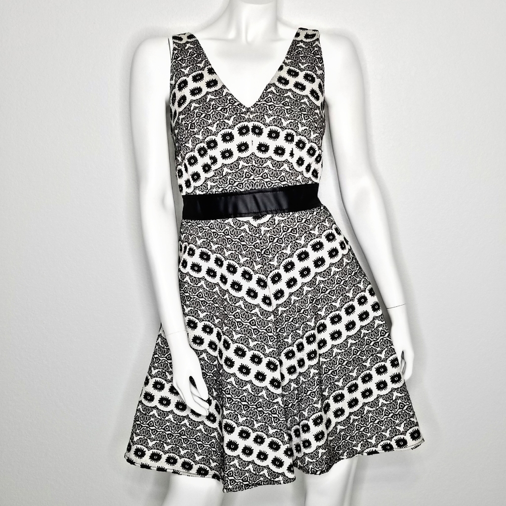 - CHELSEA & VIOLET Black & Beige Tank Dress